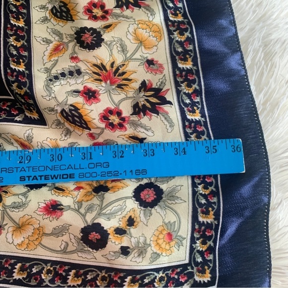 Gorgeous Pure Silk Big‎ Scarf - Picture 2 of 8